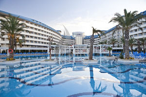 Crystal Hotel Admiral Resort Suites & Spa