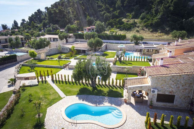 Nefeli Luxury Villas